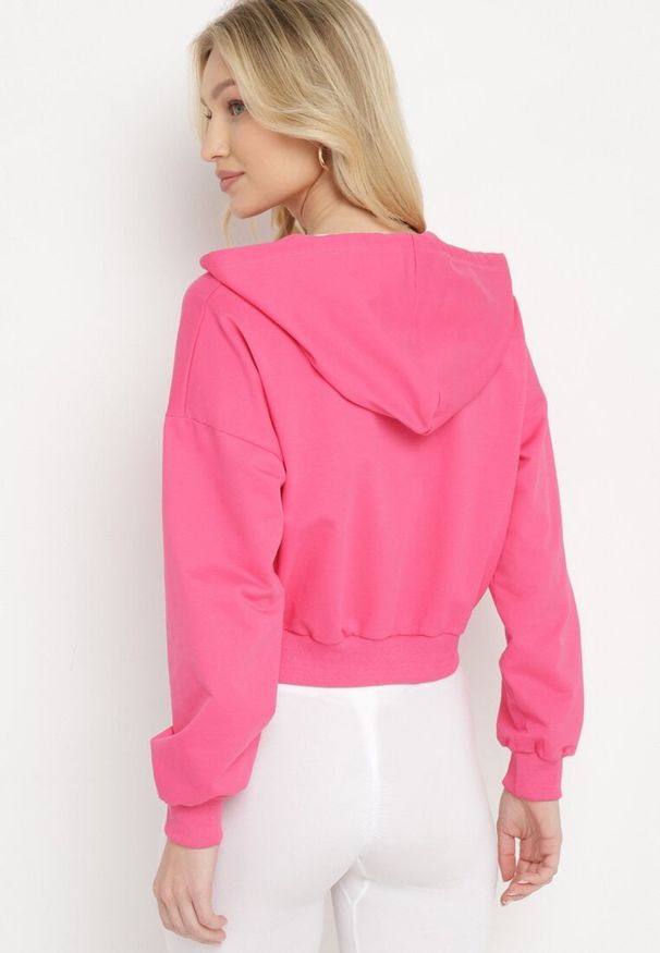 Born2be - Fuksjowa Bluza z Wyszytą Buźką i Kapturem Ściąganym Troczkami Ilexa. Okazja: na co dzień. Typ kołnierza: kaptur. Kolor: różowy. Materiał: bawełna. Długość rękawa: długi rękaw. Długość: długie, krótkie. Wzór: aplikacja. Styl: casual, klasyczny