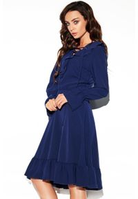 Sukienki.shop - Sukienka rozkloszowana z falbanami w stylu boho granatowa. Okazja: na co dzień. Kolor: niebieski. Styl: boho
