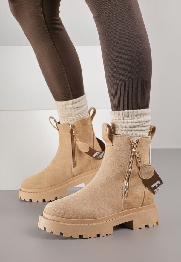 Born2be - Beżowe Botki na Grubej Podeszwie z Ozdobną Tasiemką Cudre. Okazja: na co dzień. Kolor: beżowy. Styl: casual