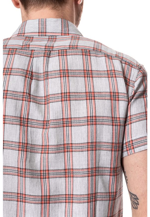 Wrangler - KOSZULA MĘSKA KRÓTKI RĘKAW WRANGLER SS 1PKT GLOW ORANGE W58606E48 112129492. Długość rękawa: krótki rękaw. Długość: krótkie. Wzór: kratka