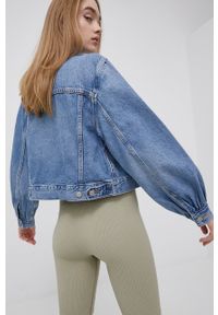 Levi's® - Levi's kurtka jeansowa damska przejściowa. Okazja: na co dzień, na spotkanie biznesowe. Kolor: niebieski. Materiał: jeans. Styl: biznesowy, casual