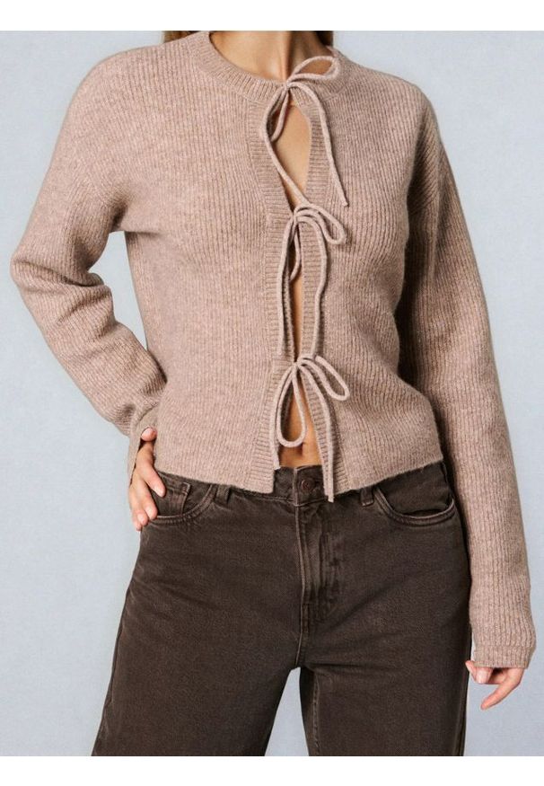 Sinsay - Wiązany kardigan z domieszką wełny - brązowy. Kolor: brązowy. Materiał: wełna