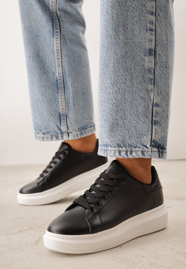 Born2be - Czarno-Białe Sneakersy na Grubej Podeszwie Hypnotic. Okazja: na co dzień, na spacer. Zapięcie: sznurówki. Kolor: czarny. Materiał: jeans, dresówka. Sezon: lato. Sport: turystyka piesza