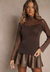 Renee - Brązowa Bluzka Longsleeve z Golfem z Siateczki z Metaliczną Nitką Azeda. Okazja: na co dzień. Typ kołnierza: golf. Kolor: brązowy. Materiał: jeans. Długość rękawa: długi rękaw. Styl: casual, elegancki #4