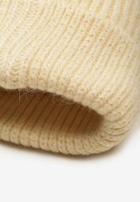 Born2be - Beżowa Prążkowana Czapka Beanie z Wiskozą i Metaliczną Nicią Temiala. Kolor: beżowy. Materiał: wiskoza, prążkowany. Styl: casual, elegancki #2