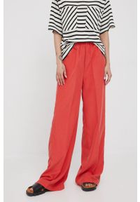 Sisley spodnie damskie kolor czerwony proste high waist. Stan: podwyższony. Kolor: czerwony. Materiał: tkanina