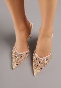 Renee - Beżowe Szpilki Slingback Zdobione Perełkami i Cekinami Irifera. Okazja: na co dzień. Zapięcie: bez zapięcia. Kolor: beżowy. Materiał: satyna, jeans. Wzór: aplikacja. Obcas: na szpilce. Styl: casual, elegancki #3