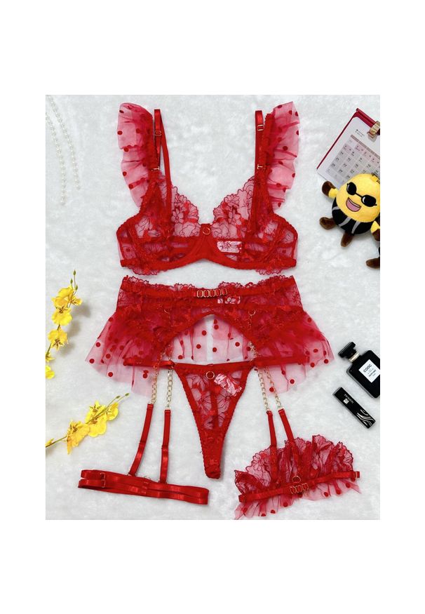 Intica - Komplet bielizny z haftem na specjalne okazje Myrilla. Kolor: czerwony. Materiał: materiał. Wzór: haft