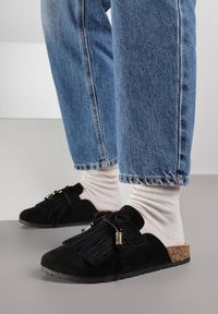 Renee - Czarne Boho Klapki Mule z Imitacji Zamszu z Frędzlami i Koralikami Elwedila. Okazja: na randkę, na plażę, na co dzień. Kolor: czarny. Materiał: zamsz. Styl: boho #1