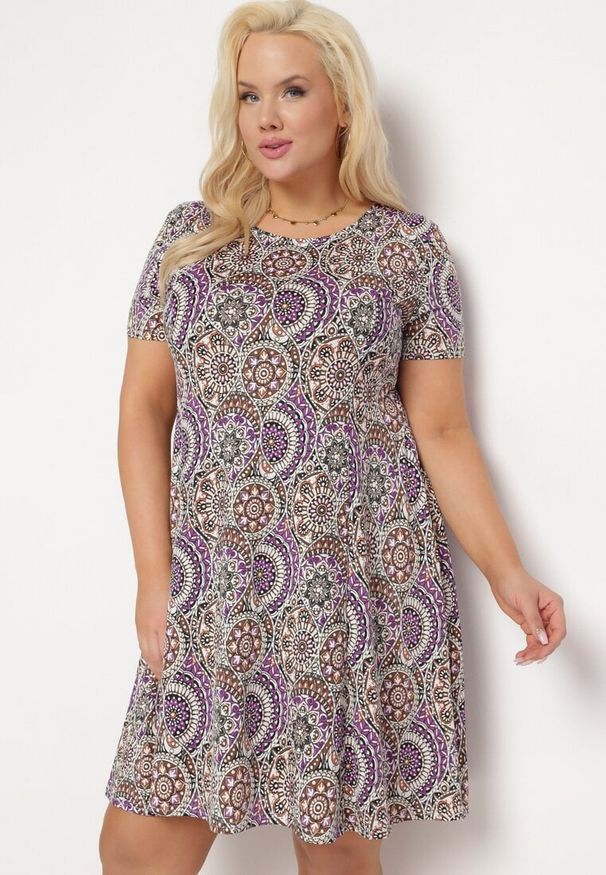 Born2be - Fioletowa Sukienka Mini z Wiskozy o Rozkloszowanym Fasonie Boho Aiselle. Kolor: fioletowy. Materiał: wiskoza. Wzór: kolorowy. Sezon: lato. Styl: boho. Długość: mini