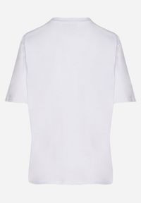 Born2be - Biały Bawełniany T-shirt Ozdobiony Nadrukiem Nartzedi. Okazja: na co dzień. Kolor: biały. Materiał: bawełna. Wzór: aplikacja, nadruk. Styl: casual