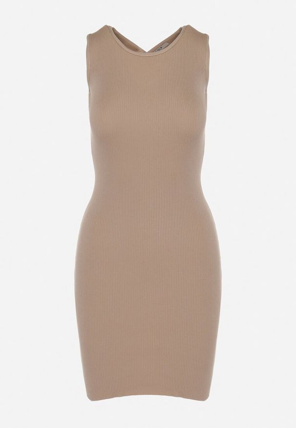 Born2be - Beżowa Mini Sukienka Prążkowana z Krzyżującymi się Ramiączkami na Plecach Banova. Kolor: beżowy. Materiał: prążkowany. Długość rękawa: na ramiączkach. Sezon: lato. Długość: mini