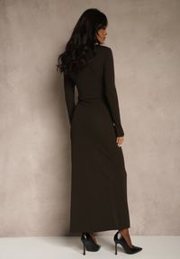 Renee - Brązowa Elegancka Sukienka Zdobiona Marszczeniem i Metaliczną Aplikacją Raselia. Okazja: na imprezę. Kolor: brązowy. Materiał: skóra. Długość rękawa: długi rękaw. Wzór: aplikacja. Styl: elegancki #2