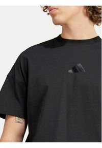 Adidas - adidas T-Shirt ALL SZN Graphic IX1262 Czarny Loose Fit. Kolor: czarny. Materiał: bawełna #3