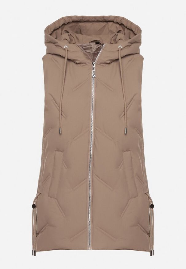 Born2be - Ciemnobeżowa Casualowa Kamizelka z Kapturem i Pikowanymi Przeszyciami Caletta. Okazja: na co dzień. Typ kołnierza: kaptur. Kolor: beżowy. Materiał: jeans. Styl: casual