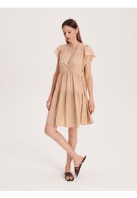 Reserved - Sukienka mini z falbankami - kremowy. Typ kołnierza: kołnierz z falbankami. Kolor: kremowy. Materiał: wiskoza, tkanina, len. Wzór: gładki. Długość: mini #1
