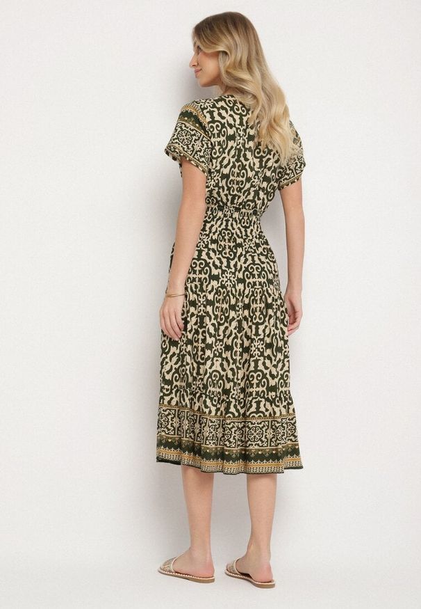 Born2be - Zielono-Beżowa Bawełniana Sukienka z Guzikami i Ornamentnym Wzorem Zisselle. Kolor: zielony. Materiał: bawełna