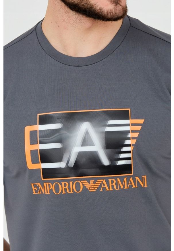 EA7 Emporio Armani - EA7 Męski szary t-shirt z holograficznym logo, Rozmiar XL. Kolor: szary
