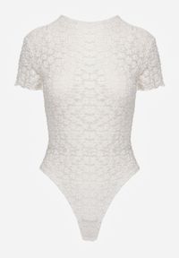 Born2be - Białe Dopasowane Body Koronkowe z Krótkim Rękawem Mirarina. Okazja: na co dzień. Kolor: biały. Materiał: koronka. Długość rękawa: krótki rękaw. Długość: krótkie. Wzór: koronka. Styl: casual, klasyczny, elegancki #5