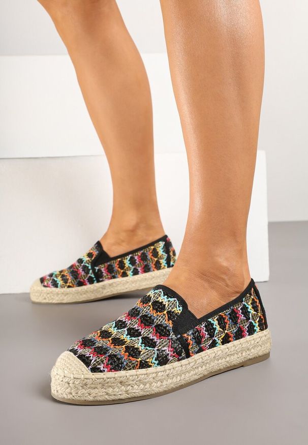 Born2be - Czarne Espadryle na Plecionej Podeszwie z Metaliczną Nicią Panirel. Okazja: na co dzień. Kolor: czarny. Styl: casual, boho