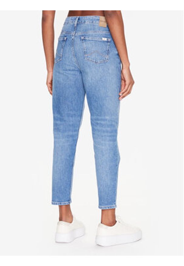 Mustang Jeansy Charlotte 1013598 Niebieski Tapered Fit. Kolor: niebieski