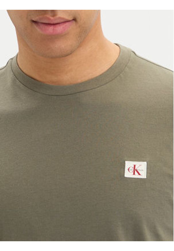 Calvin Klein Jeans T-Shirt LV04RC272G Zielony ciemny Regular Fit. Kolor: zielony. Materiał: bawełna