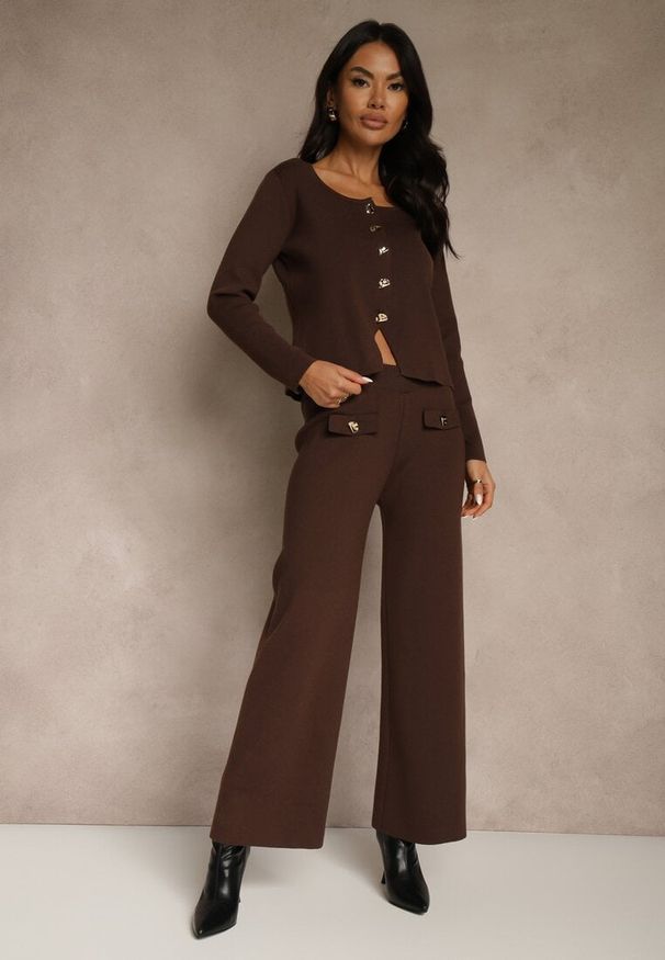 Renee - Brązowy Elegancki Komplet z Dzianiny z Wiskozą Kardigan i Spodnie Delinavea. Kolor: brązowy. Materiał: dzianina, wiskoza. Wzór: aplikacja
