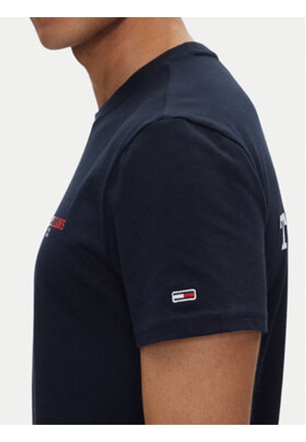 Tommy Jeans T-Shirt Dna Graphic DM0DM20815 Granatowy Regular Fit. Kolor: niebieski. Materiał: bawełna