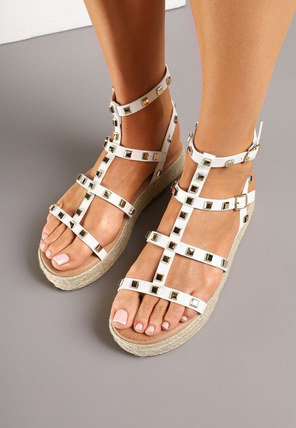 Renee - Białe Sandały w Stylu Gladiatorek na Grubej Podeszwie z Plecionki Sonalisa. Okazja: na co dzień. Zapięcie: sprzączka. Kolor: biały. Styl: elegancki, casual