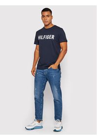 TOMMY HILFIGER - Tommy Hilfiger T-Shirt Ss Tee UM0UM02011 Granatowy Regular Fit. Kolor: niebieski. Materiał: bawełna #4