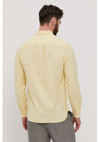 Lyle & Scott Koszula męska kolor żółty regular z kołnierzykiem button-down. Okazja: na co dzień. Typ kołnierza: button down. Kolor: żółty. Materiał: tkanina. Długość rękawa: długi rękaw. Długość: długie. Wzór: gładki, aplikacja. Styl: casual #5