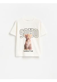 Reserved - Luźny t-shirt z nadrukiem - złamana biel. Materiał: bawełna. Wzór: nadruk #1