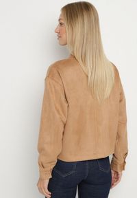 Born2be - Beżowa Koszulowa Kurtka z Imitacji Zamszu z Ozdobnymi Przeszyciami Arenella. Kolor: beżowy. Materiał: zamsz #4