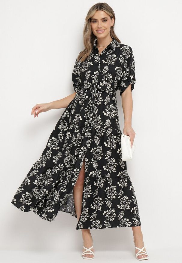 Born2be - Czarna Koszulowa Sukienka z Podwijanymi Rękawami Zapinana na Guziki z Paskiem w Pasie Illnara. Okazja: na co dzień. Kolor: czarny. Długość rękawa: długi rękaw. Typ sukienki: koszulowe. Styl: casual, elegancki, klasyczny