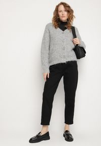 Born2be - Czarne Klasyczne Jeansy o Kroju Mom Fit Fesianela. Okazja: na co dzień. Kolor: czarny. Styl: klasyczny #4