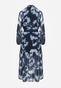 Renee - Granatowa Sukienka o Pudełkowym Kroju w Kwiatowy Wzór Ozdobiona Paskiem Acexia. Okazja: do pracy, na co dzień, na spotkanie biznesowe. Kolor: niebieski. Materiał: skóra. Wzór: aplikacja, kwiaty. Styl: biznesowy, klasyczny, casual #8