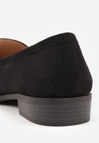 Renee - Czarne Mokasyny Vices z Wkładką ze Skóry Naturalnej Zdobione Łańcuszkiem Delariona. Kolor: czarny. Materiał: skóra. Wzór: aplikacja. Obcas: na płaskiej podeszwie. Styl: elegancki #3