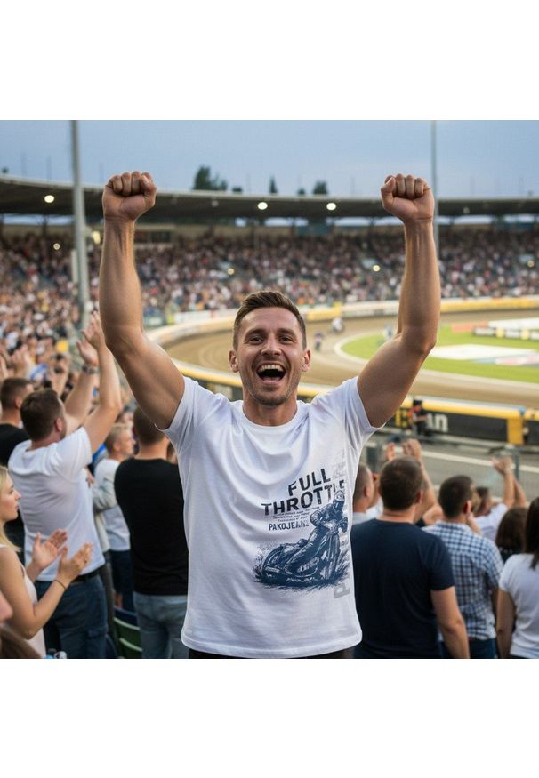 Męska Koszulka (T-Shirt) - Pako Jeans - Biała z Motorem Żużlowym. Okazja: na co dzień. Kolor: biały. Materiał: bawełna. Wzór: nadruk. Styl: casual