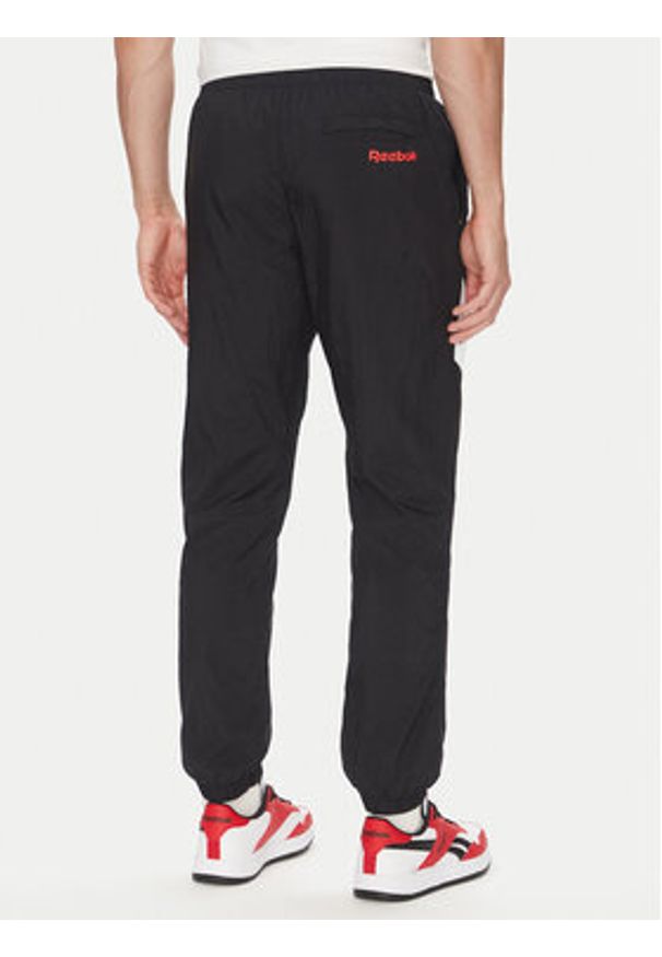 Reebok Spodnie dresowe 100223963 Czarny Regular Fit. Kolor: czarny. Materiał: syntetyk