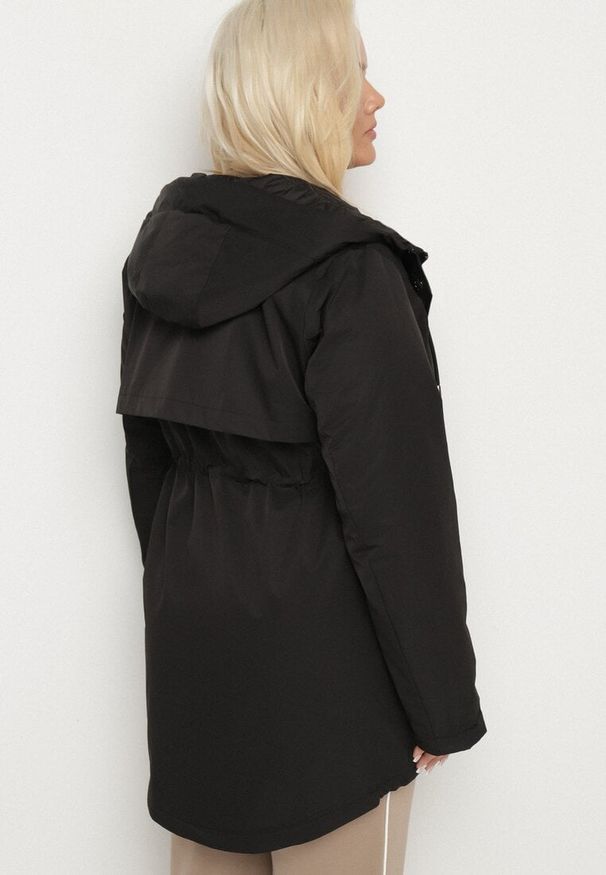 Born2be - Czarna Kurtka Dwustronna Parka z Kapturem Lannaria. Typ kołnierza: kaptur. Kolekcja: plus size. Kolor: czarny. Wzór: gładki
