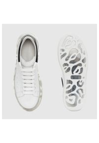 Alexander McQueen - ALEXANDER MCQUEEN Białe sneakersy męskie z przezroczystą podeszwą, Rozmiar 41. Kolor: biały. Materiał: skóra