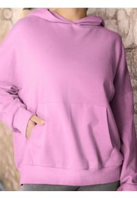 Sinsay - Bluza hoodie z kieszenią - różowy. Kolor: różowy. Materiał: dzianina