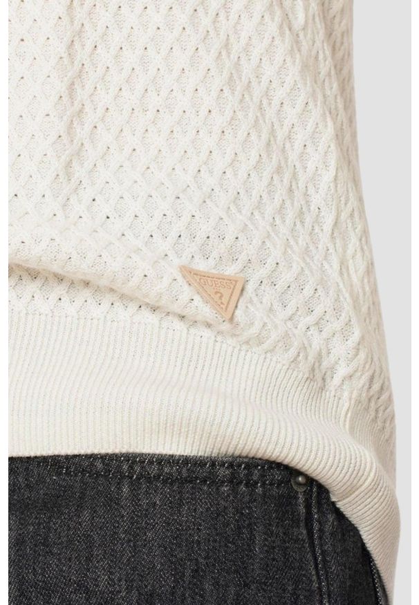 Guess - GUESS Beżowy sweter męski Davin Cn Ls, Rozmiar XXL. Kolor: beżowy. Materiał: bawełna. Długość rękawa: długi rękaw. Długość: długie. Wzór: bez wzorów. Styl: klasyczny, elegancki