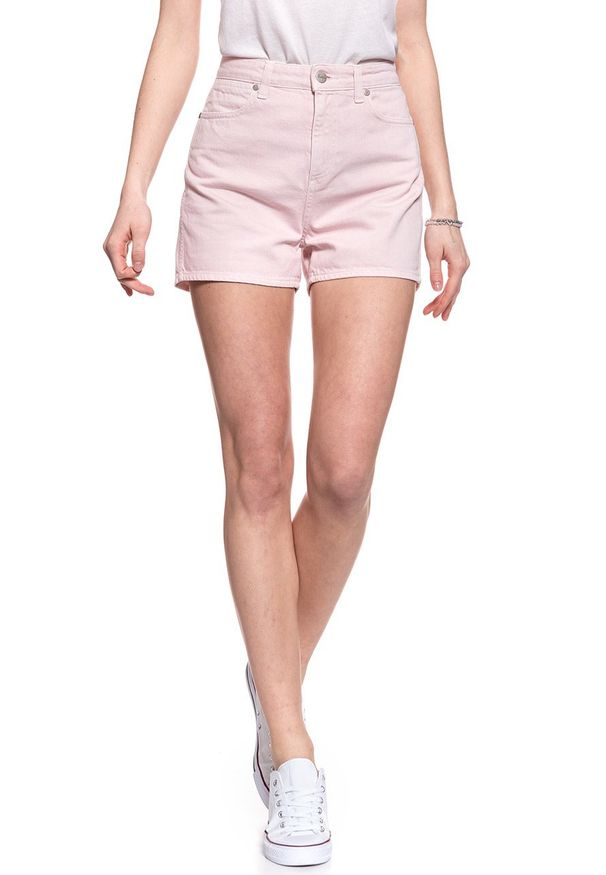 Wrangler - DAMSKIE SPODENKI WRANGLER RETRO BOY SHORT PRETTY PINK W244DM14C 112127930. Stan: podwyższony. Styl: retro