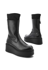 Czarne Botki Maciejka Stylowe Buty Damskie Na Platformie. Okazja: na co dzień. Kolor: czarny. Materiał: skóra. Szerokość cholewki: normalna. Obcas: na platformie. Styl: elegancki #3