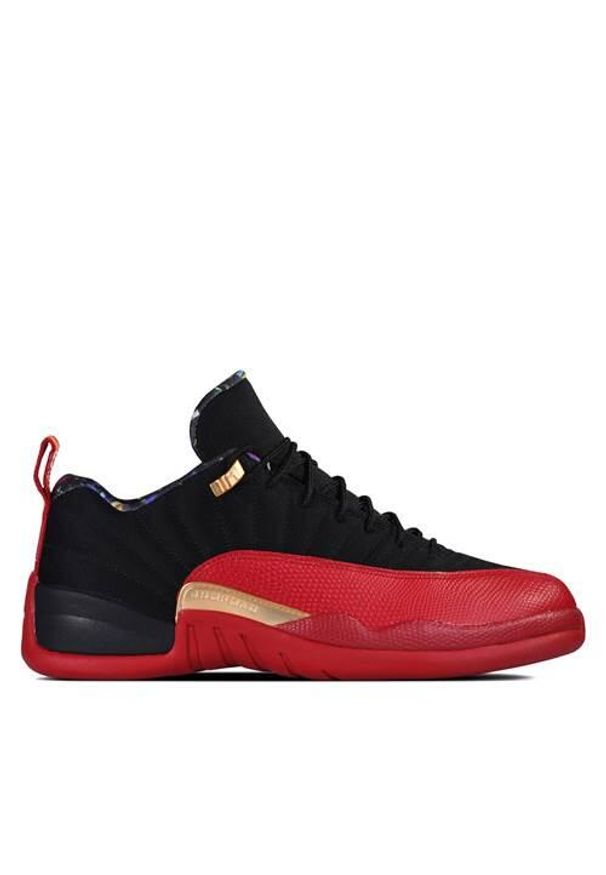 Buty do chodzenia męskie Nike Air Jordan 12 Retro Low Se Super Bowl. Zapięcie: sznurówki. Kolor: wielokolorowy. Materiał: guma, materiał, skóra, syntetyk. Szerokość cholewki: normalna. Model: Nike Air Jordan. Sport: turystyka piesza