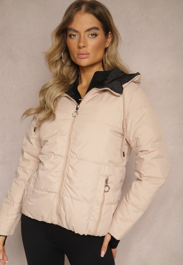 Renee - Jasnobeżowa Pikowana Kurtka Dwustronna Wykończona Sznurkami Atitoria. Okazja: na co dzień. Kolor: beżowy. Materiał: jeans. Styl: casual, klasyczny