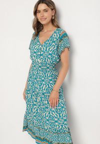 Born2be - Jasnozielona Bawełniana Sukienka z Guzikami i Ornamentnym Wzorem Zisselle. Kolor: zielony. Materiał: bawełna