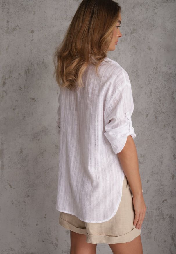 Renee - Biała Koszula Oversize z Bawełny w Paski z Podwijanymi Rękawami Mesevis. Kolor: biały. Materiał: bawełna. Wzór: paski. Styl: elegancki