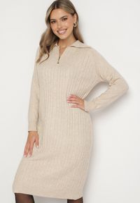 Born2be - Jasnobeżowa Sukienka z Bawełną i Wełną z Kołnierzykiem na Suwak Tereithra. Okazja: na co dzień, na spotkanie biznesowe. Kolor: beżowy. Materiał: wełna, bawełna. Typ sukienki: proste. Styl: wizytowy, casual, elegancki, biznesowy #1